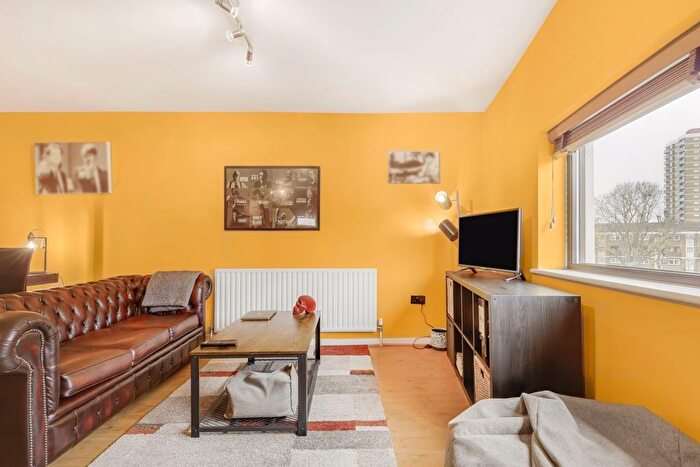 1 Bedroom Flat For Sale In Eden Way, Bow, E3