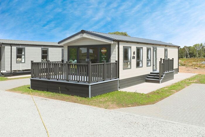 2 Bedroom Mobile/park Home For Sale In Thorne Road, Austerfield, Doncaster, DN10