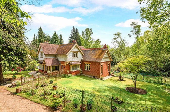 3 Bedroom Detached House For Sale In Hook Heath Road, Woking, GU22