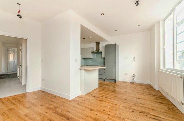 1 Bedroom Flat To Rent In Market Square, Bromley, London, BR1