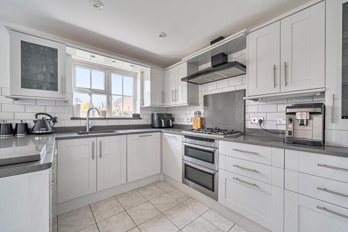 4 Bedroom Detached House For Sale In Sq Ft - Ensuites - Driveway For Cars - Woolbrook Close, ME8