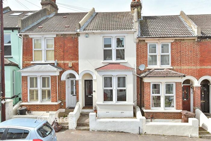 2 Bedroom Terraced House For Sale In Clarence Avenue, Rochester, Kent, ME1