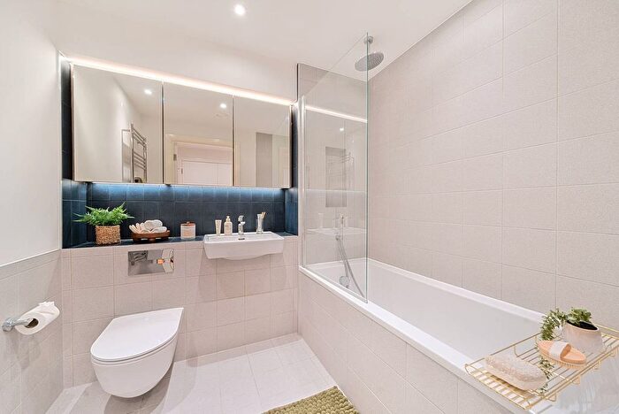 3 Bedroom Flat To Rent In Uncle Colindale, Colindale, London, NW9