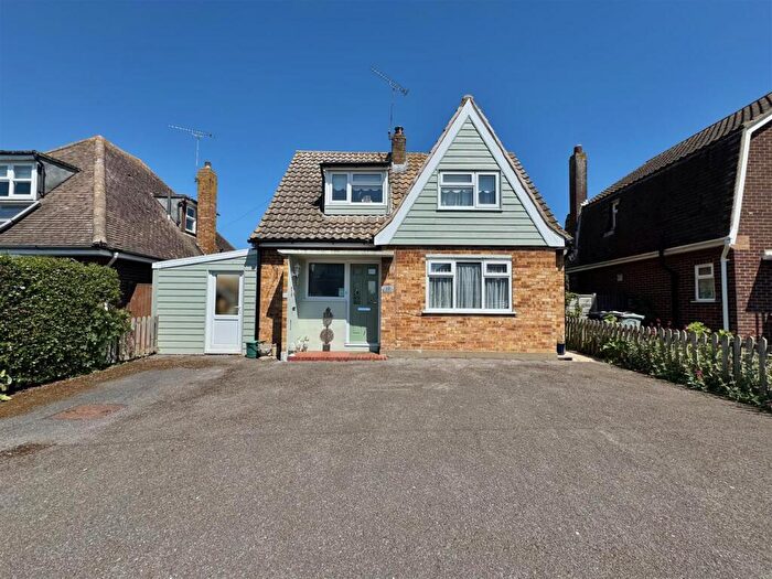 3 Bedroom Detached House For Sale In Brickwall Close, Burnham-on-Crouch, CM0