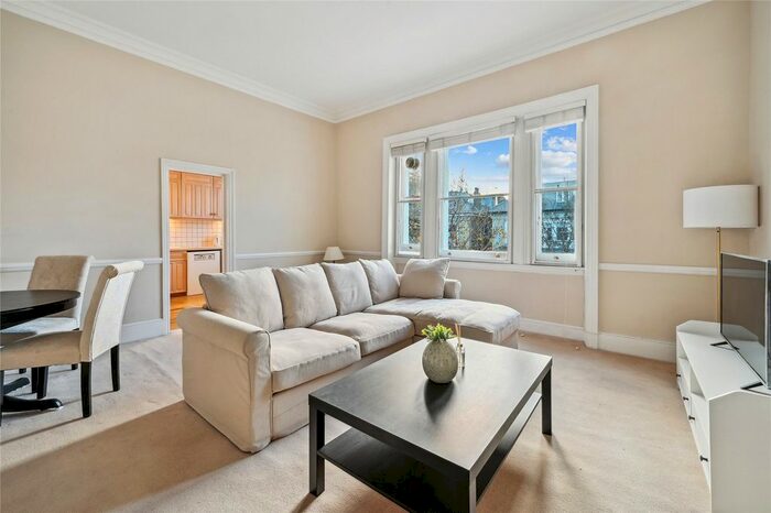 2 Bedroom Flat To Rent In Redcliffe Gardens, London, SW10