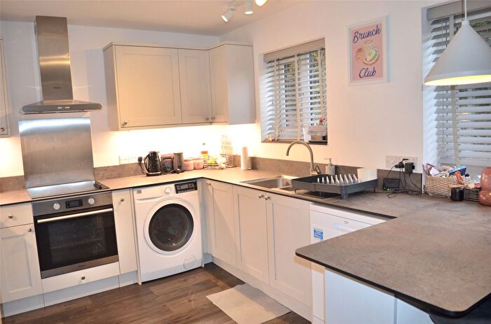 1 Bedroom Flat To Rent In Station Approach, Coulsdon North, Coulsdon, CR5