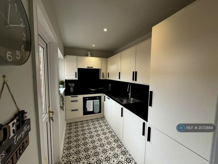 3 Bedroom Terraced House To Rent In Emerson Street, Salford, M5