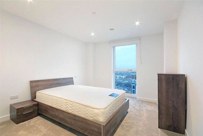 1 Bedroom Flat To Rent In Walworth Road, Elephant And Castle, London, SE17