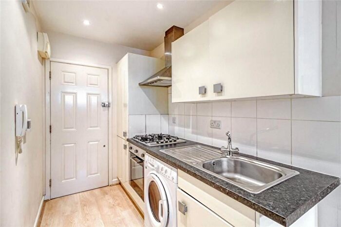 Studio To Rent In Finchley Road, London, NW11