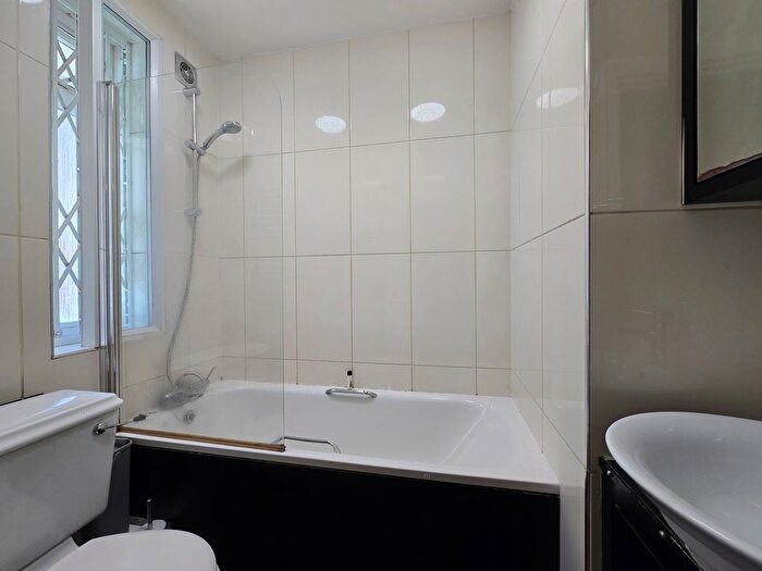 3 Bedroom Flat To Rent In The Grange, Bermondsey, SE1