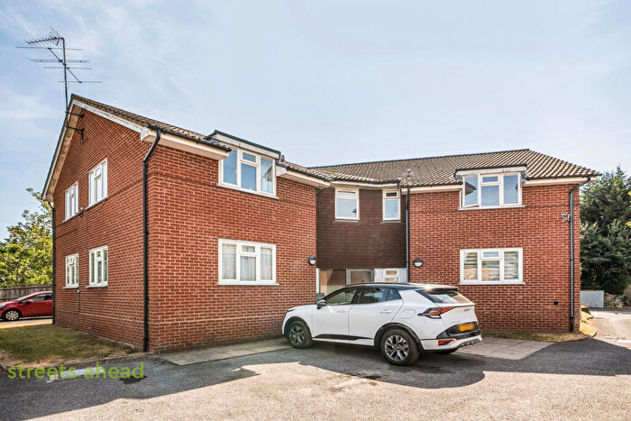 Apartment For Sale In Reddown Road, Coulsdon, CR5