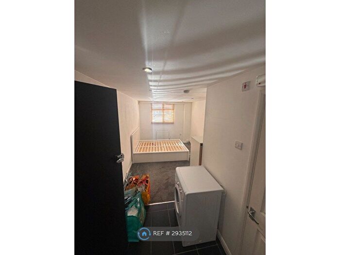 Studio To Rent In Bedford Road, London, N15