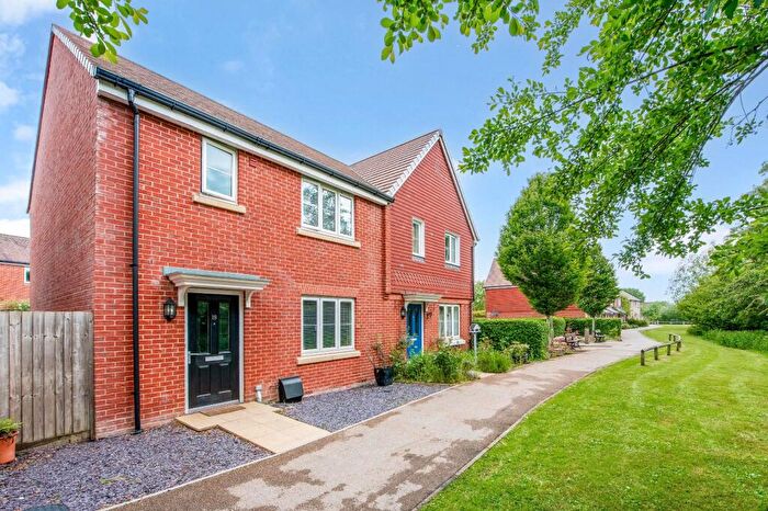 3 Bedroom Semi-Detached House For Sale In Otter Walk, Petersfield, Hampshire, GU32