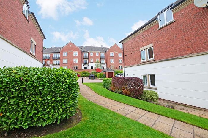 2 Bedroom Flat For Sale In Riverside Lodge, Bishopthorpe Road, York, YO23
