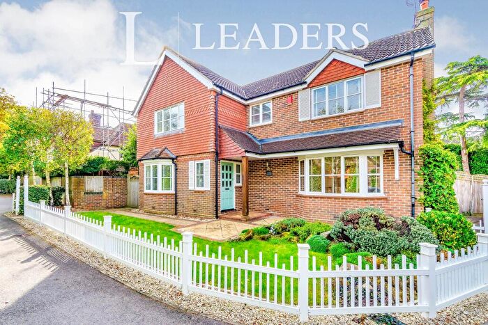 5 Bedroom House To Rent In North Heath Lane, RH12