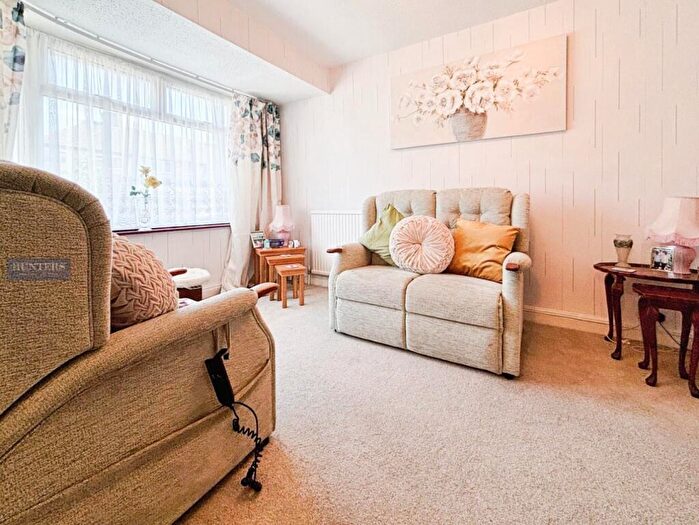 3 Bedroom Terraced House For Sale In Leinster Avenue, Bristol, BS4