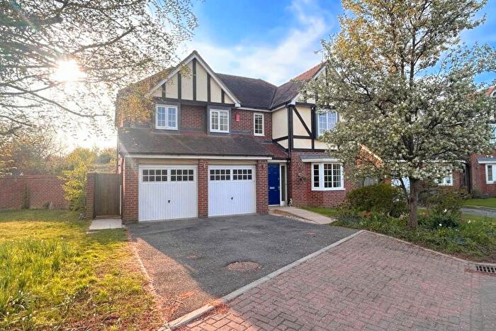 5 Bedroom Detached House To Rent In Addlestone, Surrey, KT15