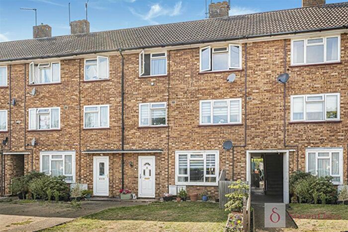 3 Bedroom Maisonette For Sale In Bedroom With Private Garden - Hertford, SG14