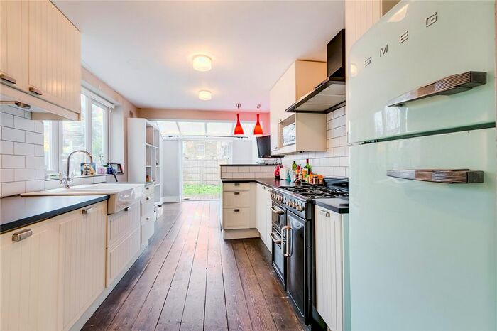 4 Bedroom Detached House To Rent In Hargwyne Street, London SW9
