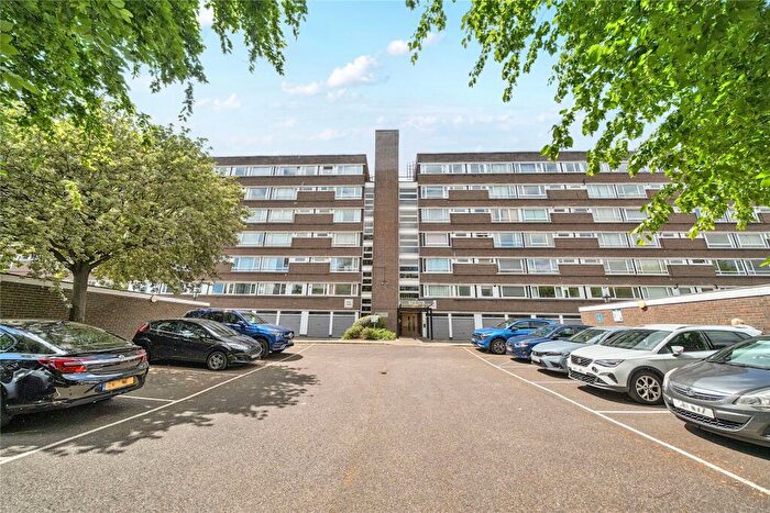2 Bedroom Flat For Sale In Fair Acres, Bromley, BR2