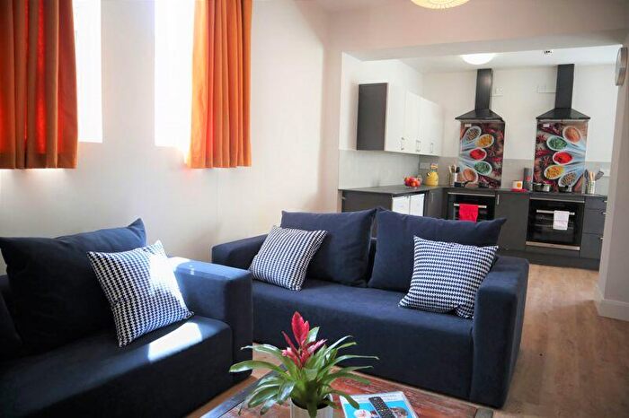 6 Bedroom Flat To Rent In Gainsborough Road, Liverpool - Bed Student Property, L15