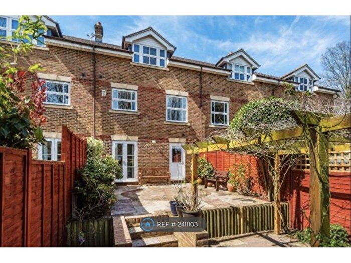 4 Bedroom Terraced House To Rent In Burns Close, Carshalton Beeches, SM5