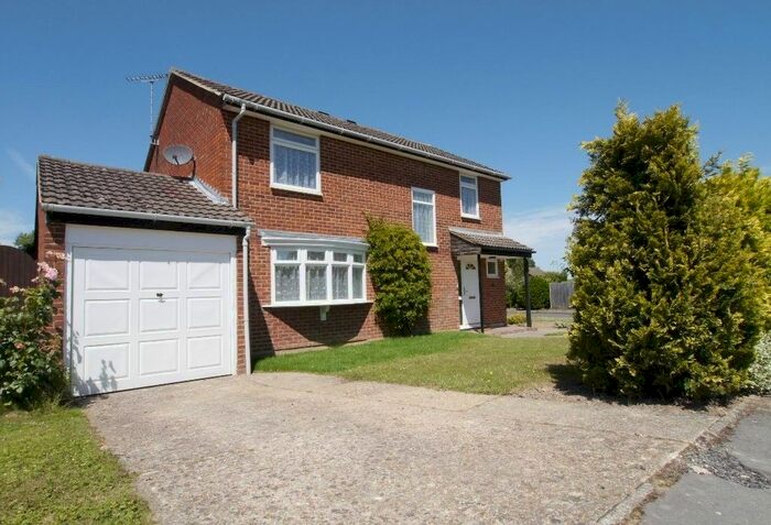 4 Bedroom Detached House To Rent In Thatchers Close, Horsham, RH12