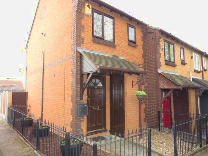 2 Bedroom End Of Terrace House For Sale In Bull Close, Chafford Hundred, Essex, RM16