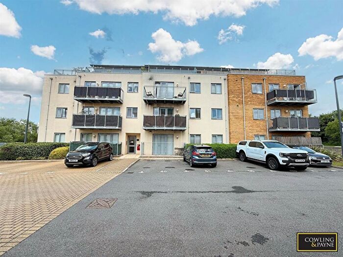 2 Bedroom Apartment For Sale In Golden Jubilee Way, Wickford, SS12