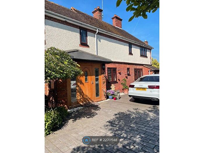 3 Bedroom Detached House To Rent In Reading Road, Winnersh, RG41