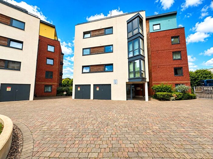 2 Bedroom Flat For Sale In Southwell Park Road, Camberley, Surrey, GU15