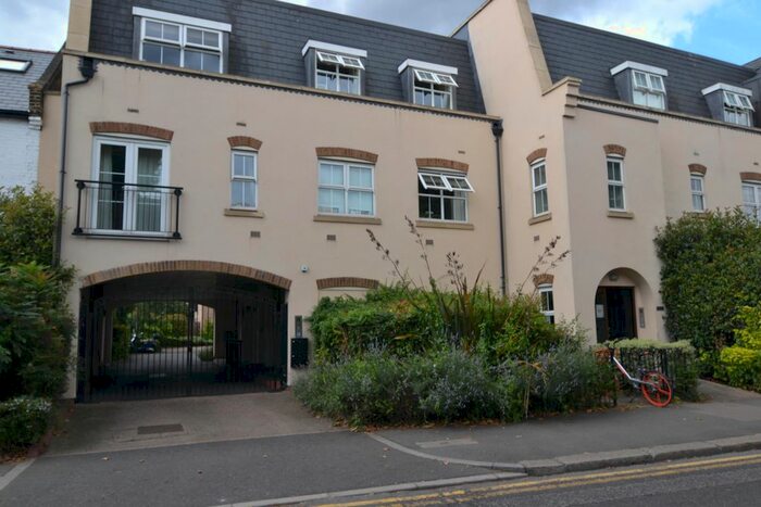 2 Bedroom Flat To Rent In Acton Lane, London, Uk, W4