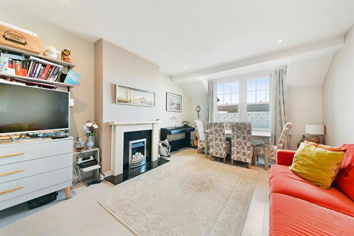 2 Bedroom Apartment To Rent In Upper Richmond Road West, London, SW14