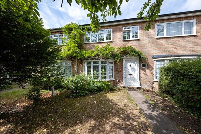 3 Bedroom Terraced House For Sale In Uxbridge Road, Hampton Hill, TW12