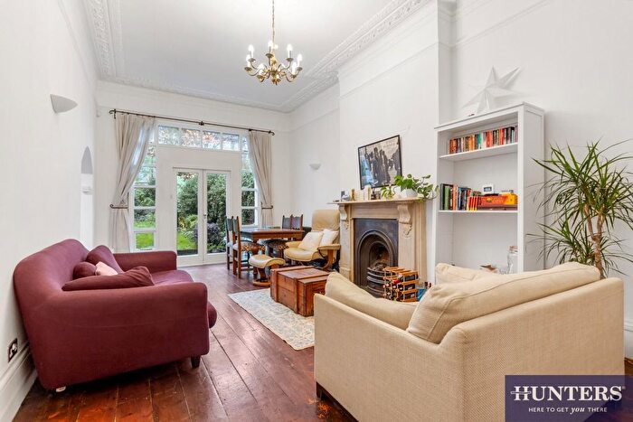 2 Bedroom Flat For Sale In Fordwych Road, W. Hampstead Borders, London, NW2