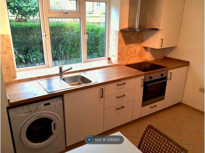 3 Bedroom Flat To Rent In Earlham Grove, London E7