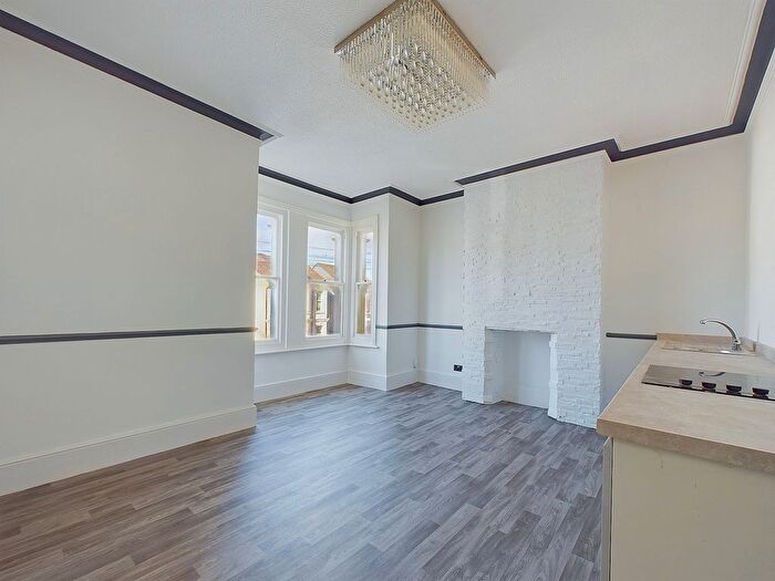 2 Bedroom Flat To Rent In Tarring Road, Worthing, BN11