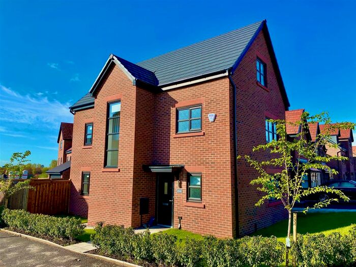 5 Bedroom Detached House To Rent In Lakefield Gardens, South Swinton, Manchester, M27