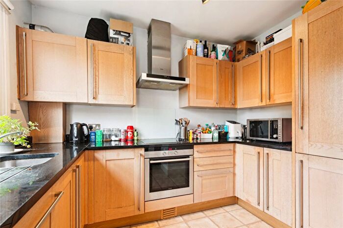 3 Bedroom Flat To Rent In Bolingbroke Grove, London, SW11