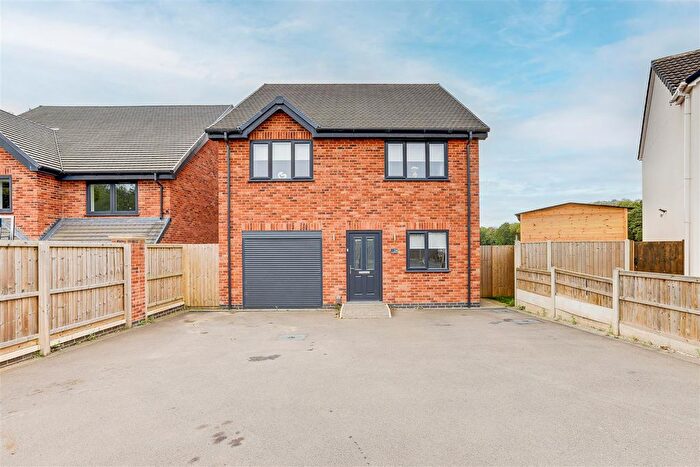 4 Bedroom Detached House For Sale In Woodlands Grove, Hucknall, Nottinghamshire, NG15