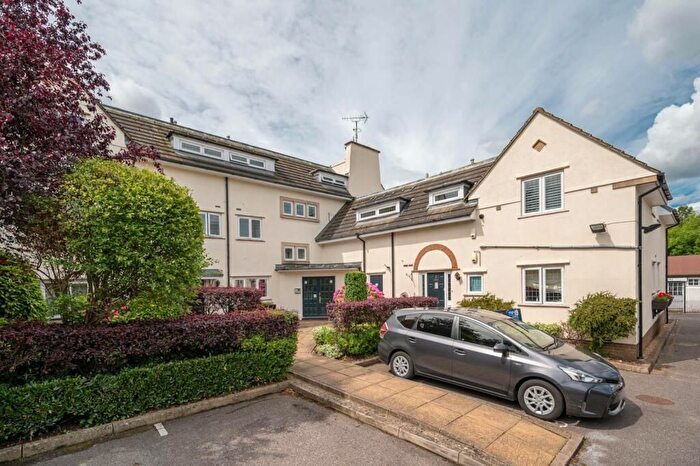 2 Bedroom Flat To Rent In Albert Road, Mill Hill, NW7