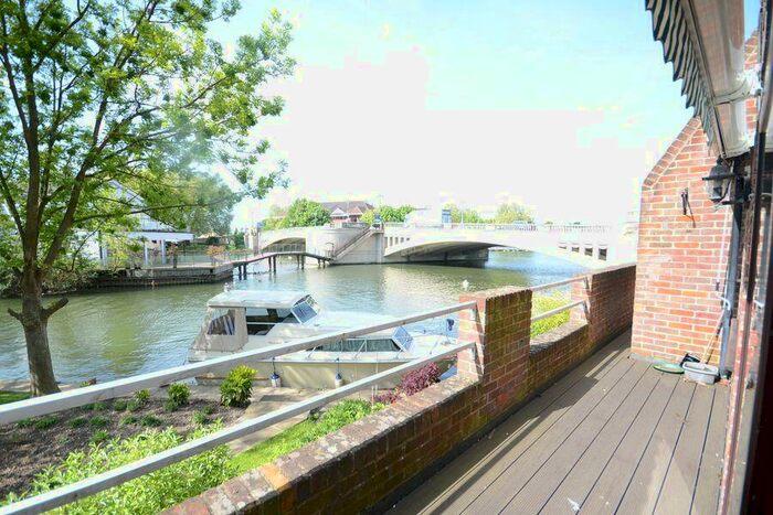 2 Bedroom Apartment To Rent In Riverside Court, Caversham, RG4