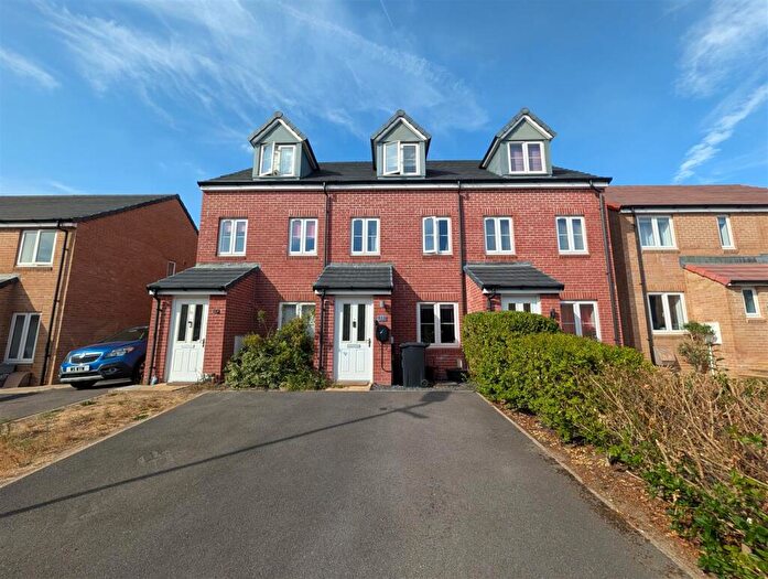 3 Bedroom Town House For Sale In Edwards Drive, Fair Oak, Eastleigh, SO50