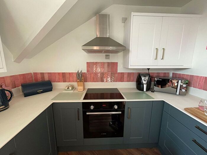 2 Bedroom Flat To Rent In Connaught Road, Cardiff, CF24