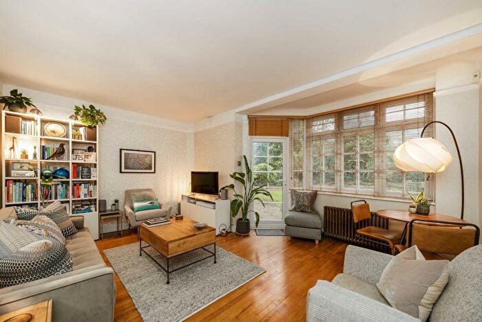 1 Bedroom Flat For Sale In Cleve Road, West Hampstead, NW6