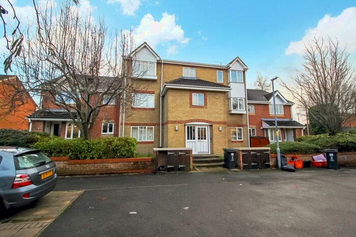 1 Bedroom Flat To Rent In Barnum Court, Rodbourne, Swindon SN2