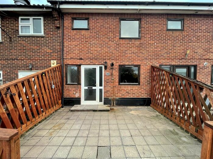 3 Bedroom Flat To Rent In Benhall Avenue, Cheltenham GL51