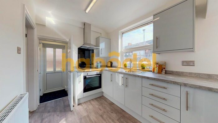 3 Bedroom Semi-Detached House To Rent In Dundee Street, Hull, HU5