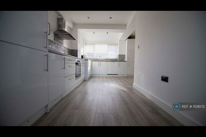 4 Bedroom Detached House To Rent In Hicks Close, Warwick, CV34