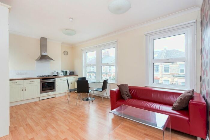 2 Bedroom Flat To Rent In Sandmere Road, SW4